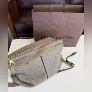 Like new Authenticated Taupe Louis Vuitton MM Mahina Selene excellent + Shop bag
